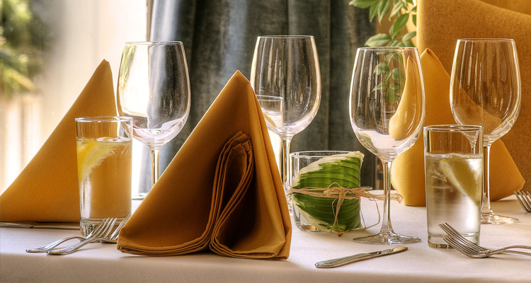 The Benefits of Reusable Napkins VS Paper Napkins - Metro Linen Service