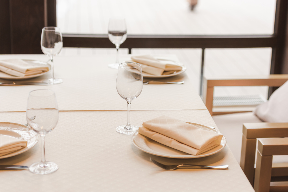 How Can Cloth Table Linens Improve Restaurant Aesthetics?
